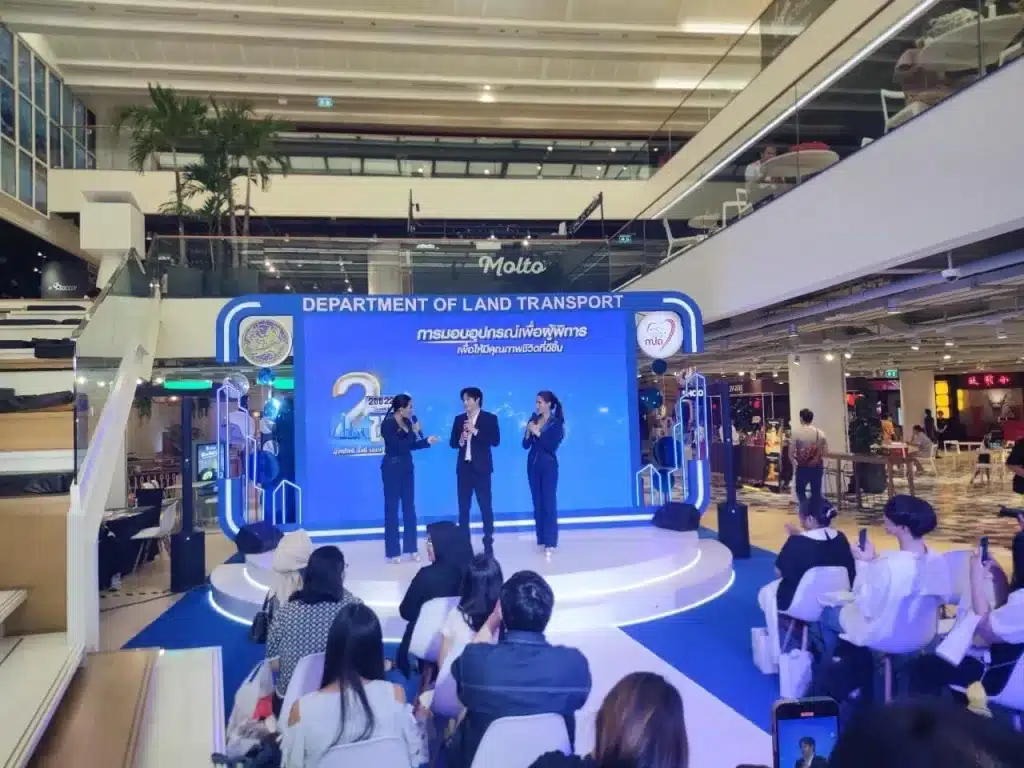 ปลื้ม ปุริม นักแสดง พิธีกร ศิลปิน ชื่อดังเข้าร่วมงานเชิญชวนประมูลทะเบียน 2ขข ณ สยามพารากอน 3